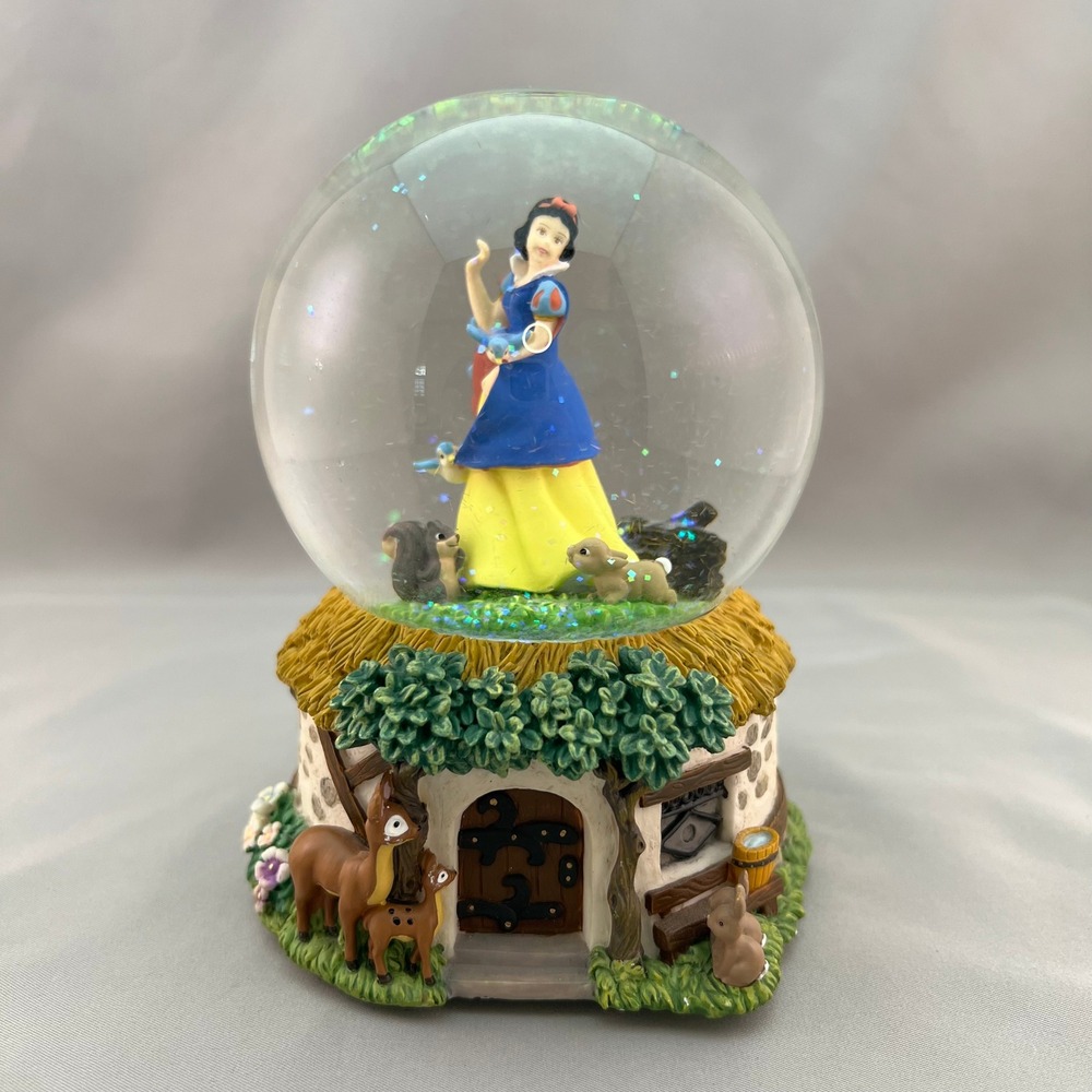 Disney Snow White Musical Snow Globe Enesco Whistle While You Work EXCELLENT